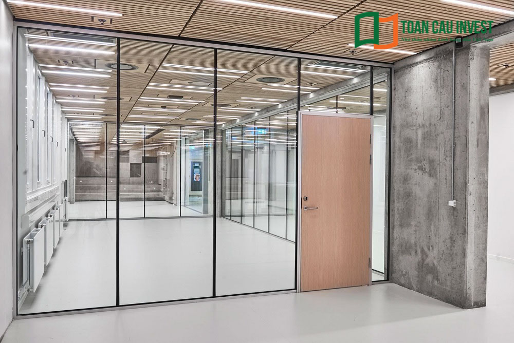 The strength of tempered glass walls means they can withstand environmental impacts