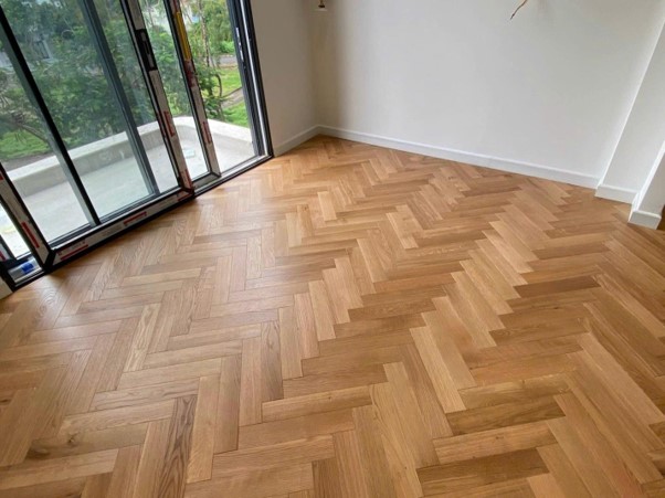 Sàn gỗ Sồi tự nhiên lát xương cá đẹp