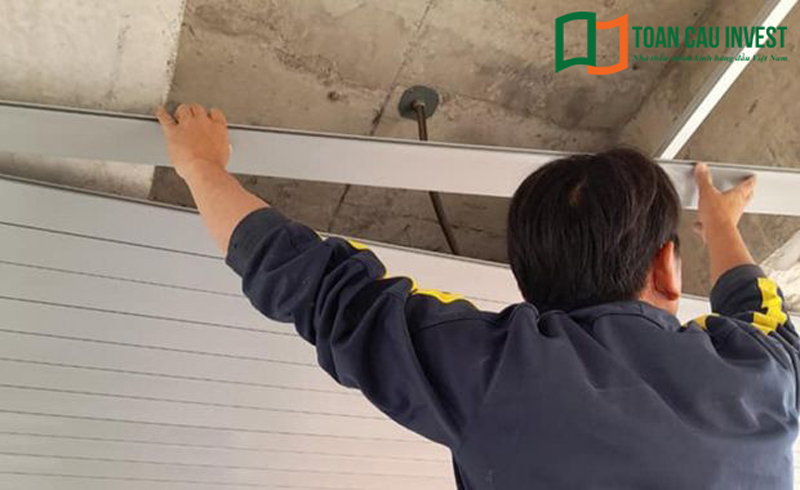 Cần xác định độ cao của trần nhà chính là giúp nhân viên kỹ thuật có thể dễ dàng hơn trong quá trình đánh dấu các tấm trần nhôm.
