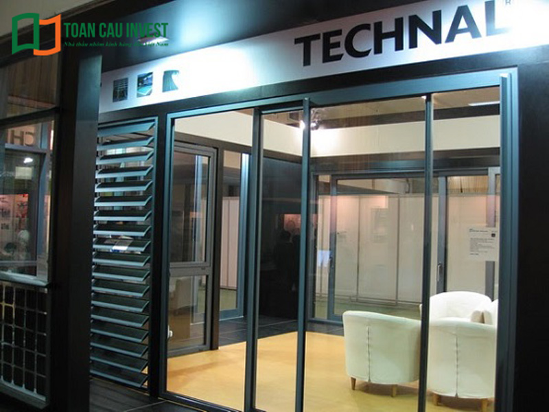 Cửa nhôm Technal và hệ vách nhôm kính mặt dựng vào thị trường Việt Nam bắt đầu từ năm 2008.
