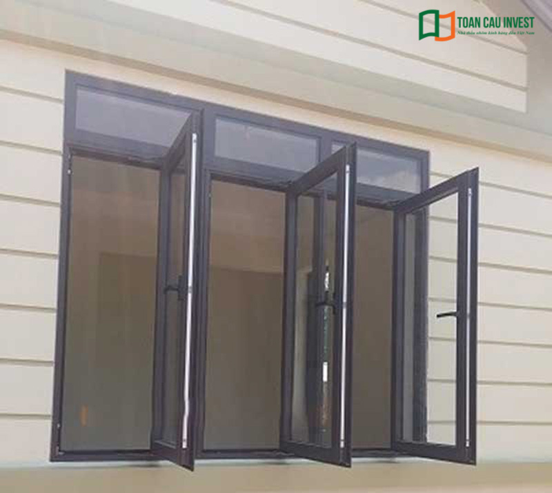 Mẫu cửa nhôm kính 3 cánh giúp mức nhiệt bên trong nhà luôn duy trì ở mức độ ổn định và tốt.