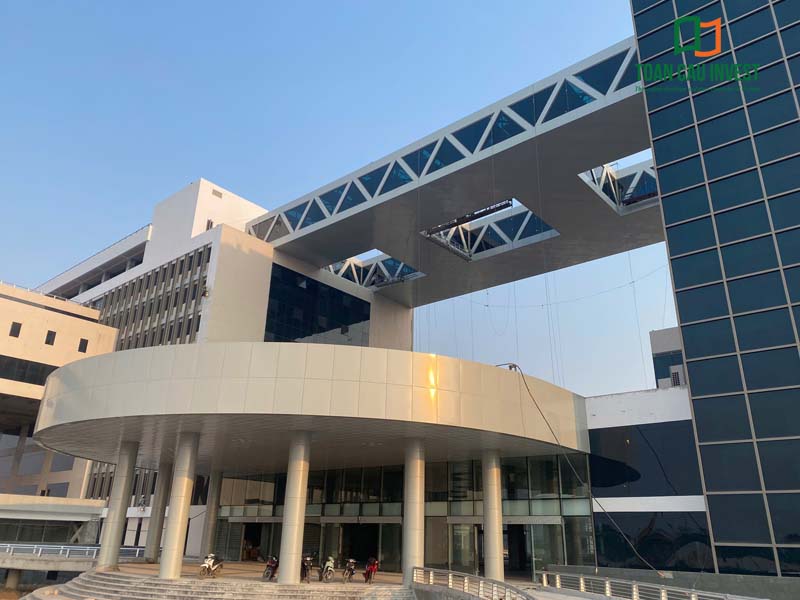 Cửa đi cửa sổ bằng nhôm cao cấp