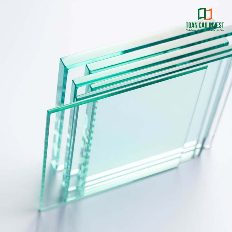 Kính cường lực cho cửa nhôm kính hiện đại, nhiều độ dày khác nhau, đảm bảo độ bền, an toàn và tính thẩm mỹ cho công trình.