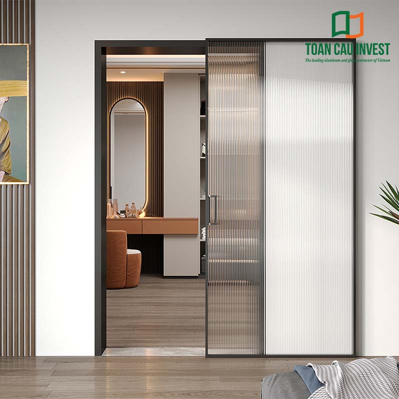Cửa nhôm kính lùa 1 cánh kính sọc trang trí cao cấp – điểm nhấn nội thất hiện đại cho phòng thay đồ và phòng ngủ.