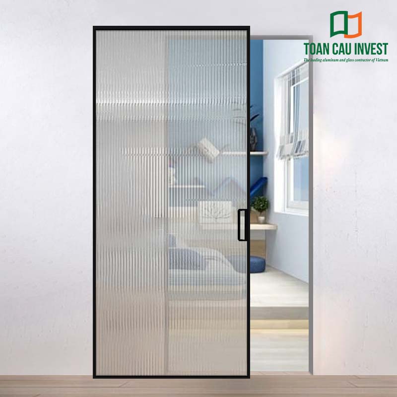 Mẫu cửa nhôm kính lùa 1 cánh cho phòng nhỏ – tối ưu diện tích, tạo sự thông thoáng mà vẫn đảm bảo riêng tư.