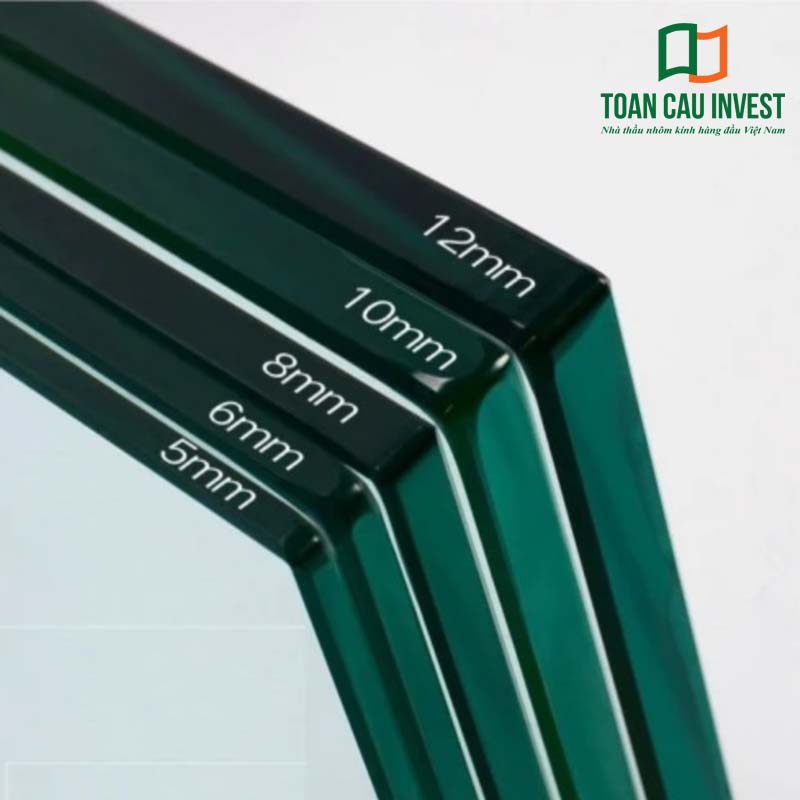 Độ dày vách kính cường lực 5mm – 6mm – 8mm – 10mm – 12mm, hiển thị độ dày kính thực tế dùng cho cửa và vách kính mặt dựng.