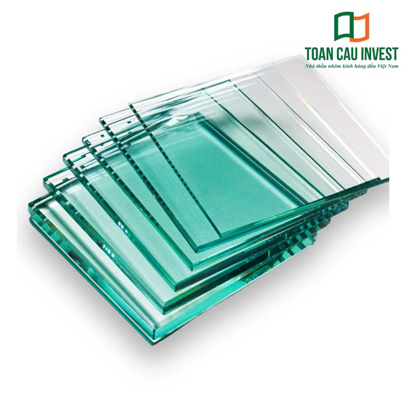 : Mẫu vách kính nhiều độ dày, kính trong suốt đạt tiêu chuẩn an toàn và chịu lực cao trong thi công công trình.