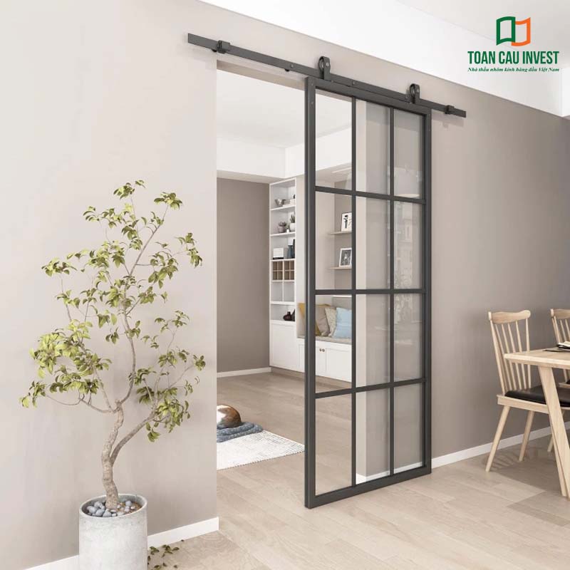Cửa nhôm kính lùa ray trên 1 cánh dạng treo, tiết kiệm diện tích, phù hợp không gian nhỏ và tối giản.