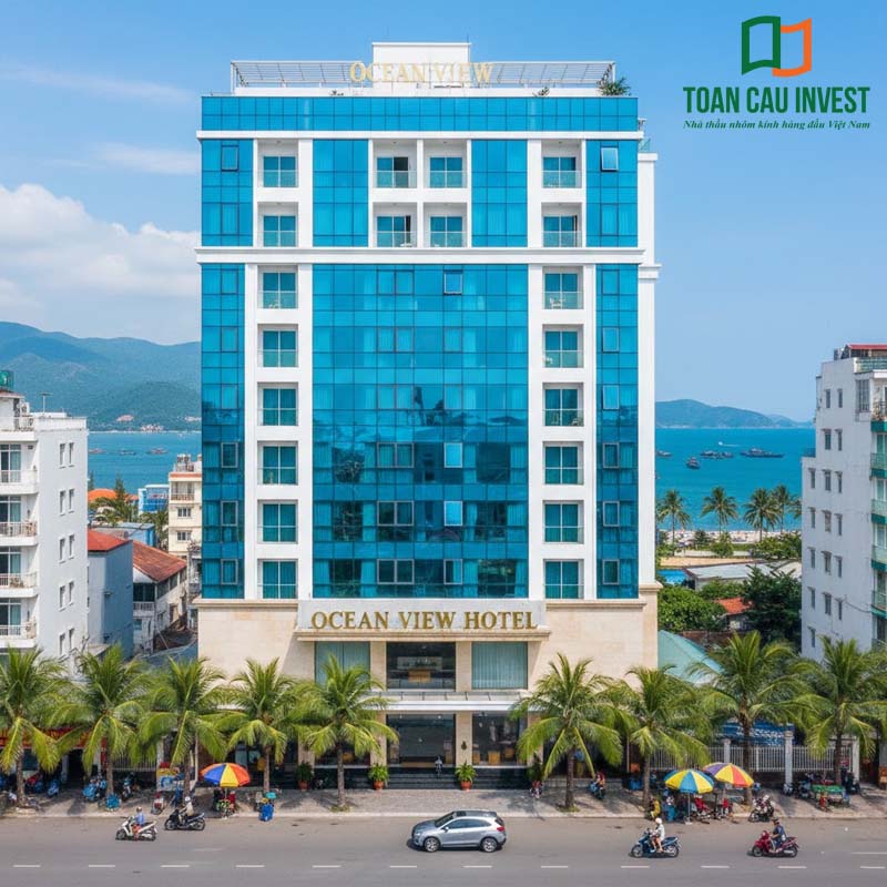 vách kính khách sạn Ocean View Hotel, hệ kính xanh cao tầng giúp mở rộng tầm nhìn biển và tăng tính thẩm mỹ cho công trình