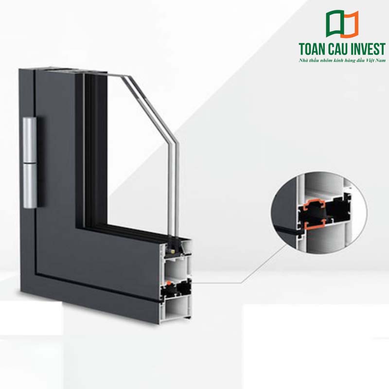 Cận cảnh cấu tạo khung nhôm rãnh C cao cấp với thiết kế khoang rỗng đa lớp giúp tăng khả năng cách âm – cách nhiệt, phù hợp cho hệ cửa nhôm kính hiện đại