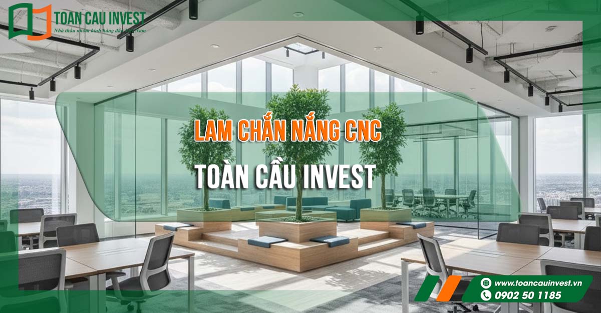 Vách kính văn phòng hiện đại giúp không gian làm việc ngập tràn ánh sáng tự nhiên, kết hợp cây xanh tạo môi trường làm việc thoáng đãng, chuyên nghiệp.