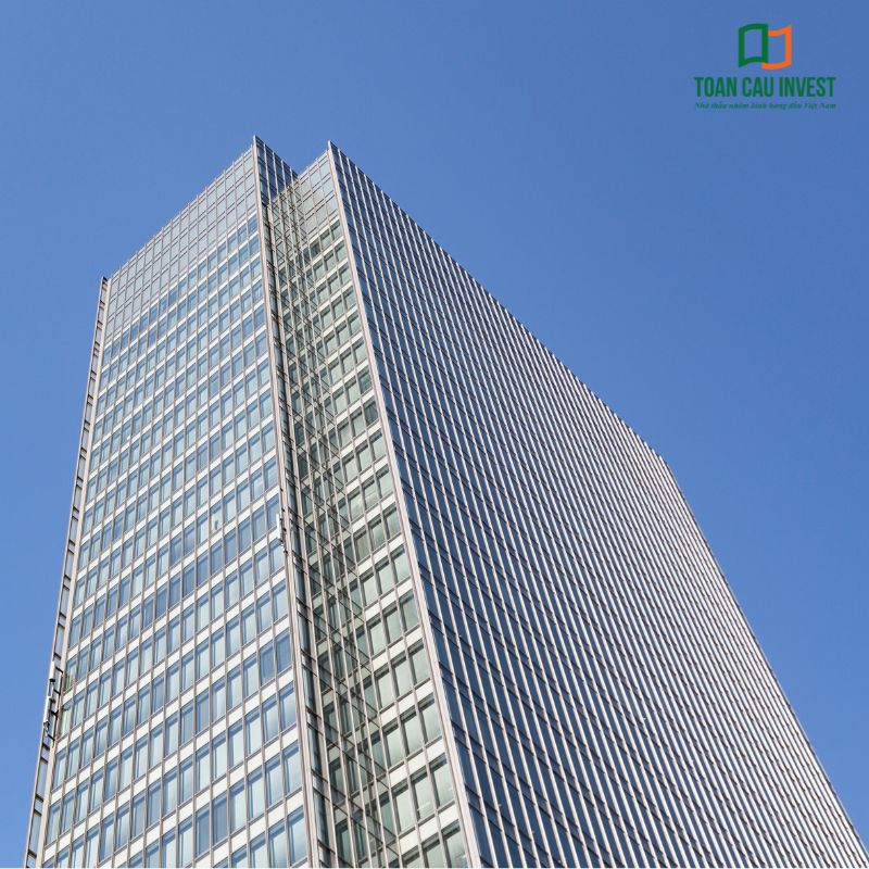 Nghiệm thu mặt dựng như thế nào đối với công trình cao tầng sử dụng hệ facade nhôm kính, kiểm soát độ phẳng, liên kết khung nhôm và chất lượng lắp đặt tổng thể.