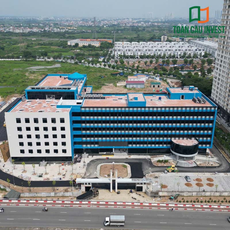 Nhà thầu nhôm kính cao tầng Toàn Cầu Invest thực hiện trọn gói hệ cửa nhôm kính và vách kính cho công trình hành chính, mang lại diện mạo kiến trúc hiện đại và tối ưu hiệu suất sử dụng năng lượng.