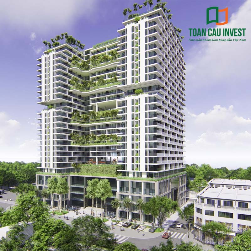 Nhà thầu nhôm kính cao tầng Toàn Cầu Invest đồng hành cùng dự án cao ốc xanh với hệ façade kính lớn, kết hợp ban công và sân vườn tầng cao, tạo nên không gian sống sinh thái bền vững.