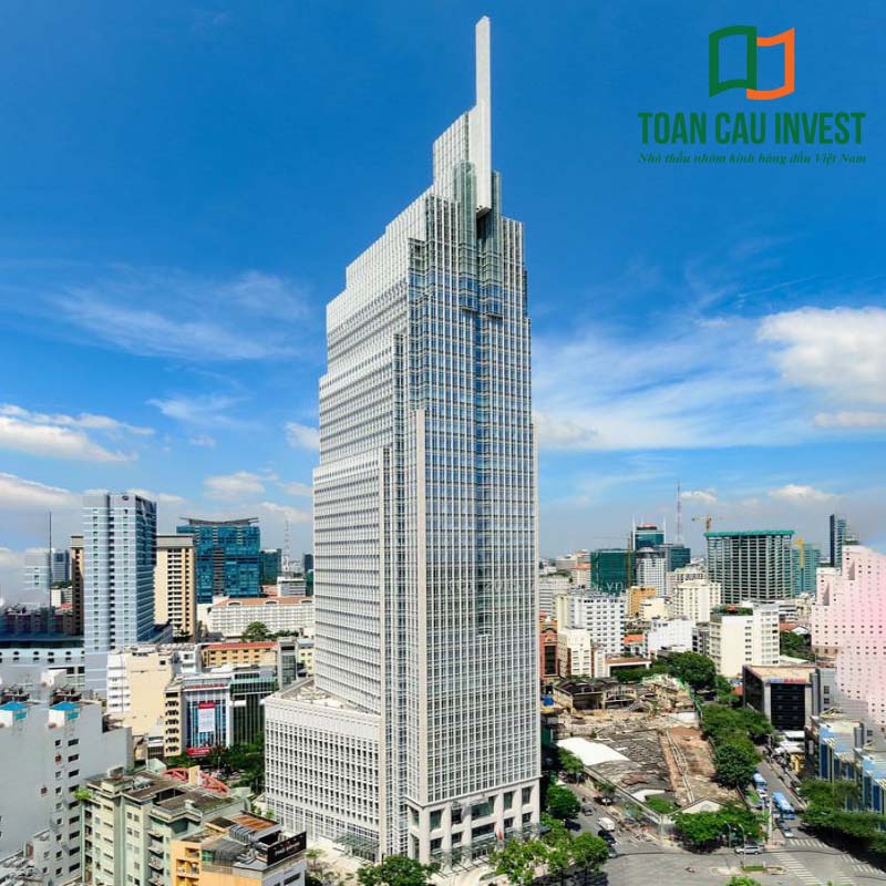 Hệ mặt dựng nhôm kính cho tòa nhà văn phòng quy mô lớn, thiết kế hiện đại với khung nhôm cao cấp, kính cường lực và kính Low-E giúp tối ưu ánh sáng, tăng tính thẩm mỹ và tiết kiệm năng lượng cho công trình cao tầng.