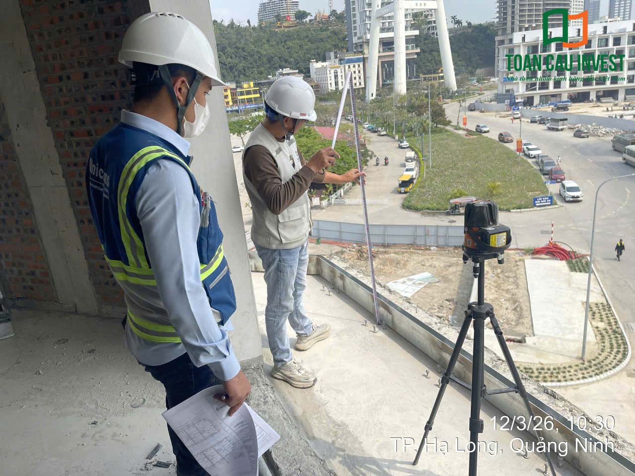 Hình ảnh nhôm kính thi công tại Sora Bay - Hạ Long, đội kỹ thuật tiến hành khảo sát hiện trạng công trình trước khi triển khai thi công hệ nhôm kính.