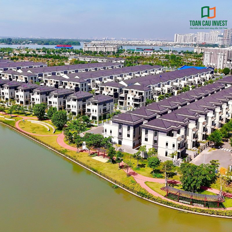 Giải pháp phương án mặt dựng tối ưu chi phí cho khu biệt thự cao cấp ven hồ, cân bằng giữa thẩm mỹ kiến trúc, khả năng cách nhiệt và kiểm soát ngân sách đầu tư.